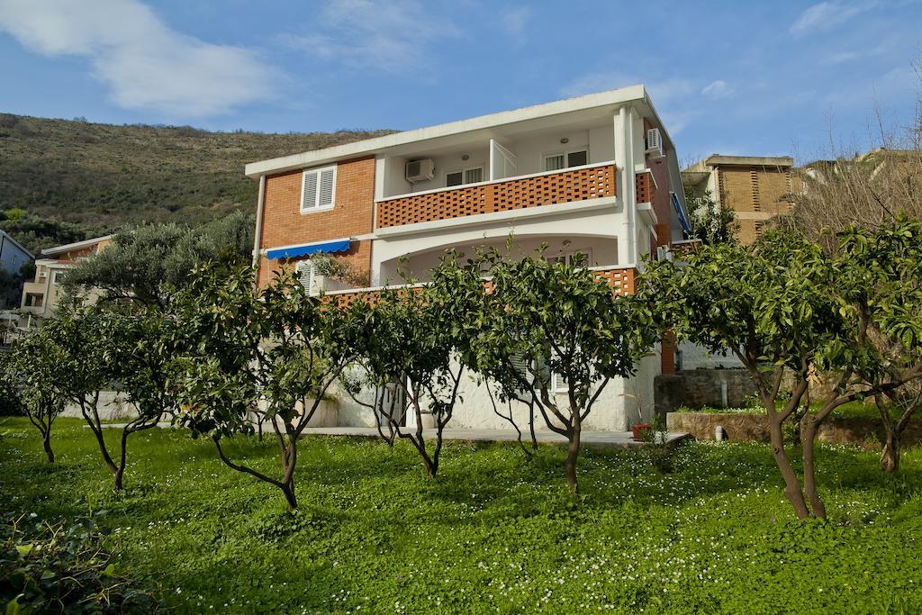 Apartments Katarina Garden Petrovac na moru Exterior foto