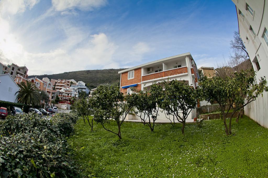 Apartments Katarina Garden Petrovac na moru Exterior foto
