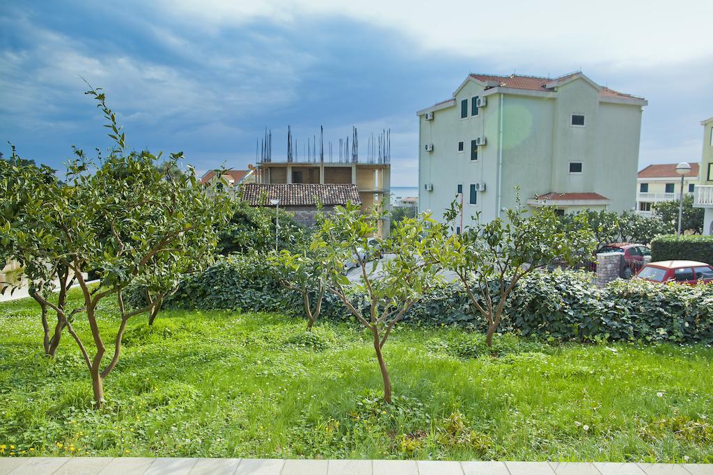 Apartments Katarina Garden Petrovac na moru Exterior foto